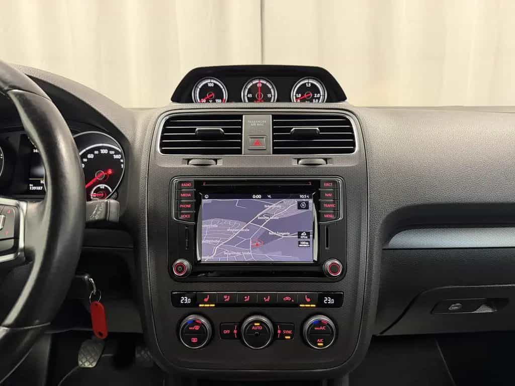 Volkswagen Scirocco 2.0 TSI BMT CLUB Sondermodell Navi PDC 03/2016-photo-18