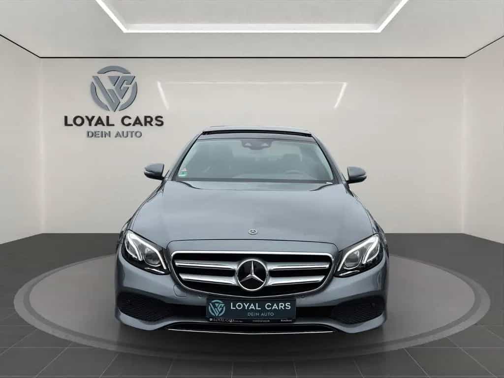 Mercedes-Benz E-Class 200 Lim*Widescreen*PANO*Mbeam*KAMERA*Dist+*Amb 07/2018-photo-1