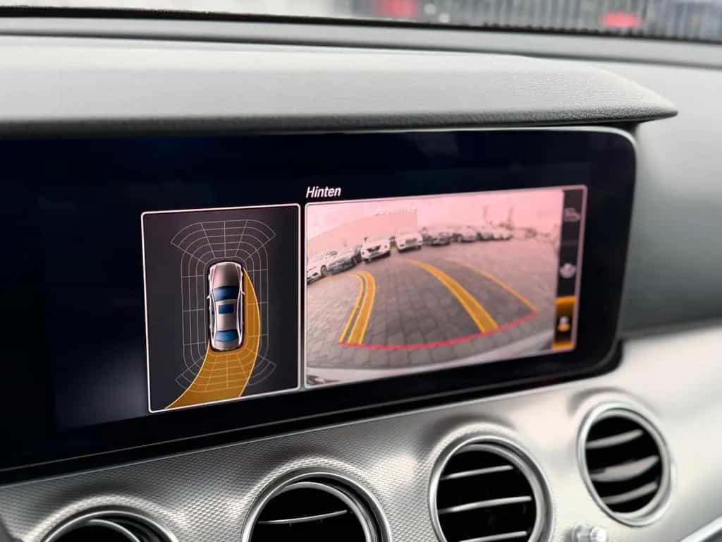 Mercedes-Benz E-Class 200 Lim*Widescreen*PANO*Mbeam*KAMERA*Dist+*Amb 07/2018-photo-12