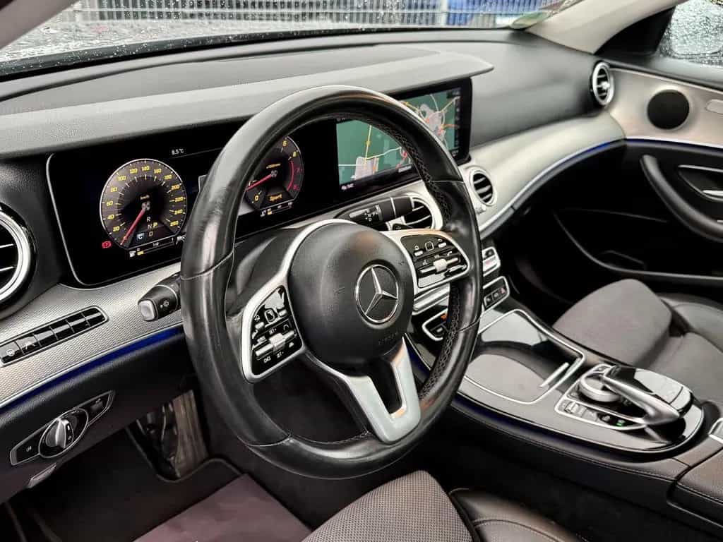 Mercedes-Benz E-Class 200 Lim*Widescreen*PANO*Mbeam*KAMERA*Dist+*Amb 07/2018-photo-20