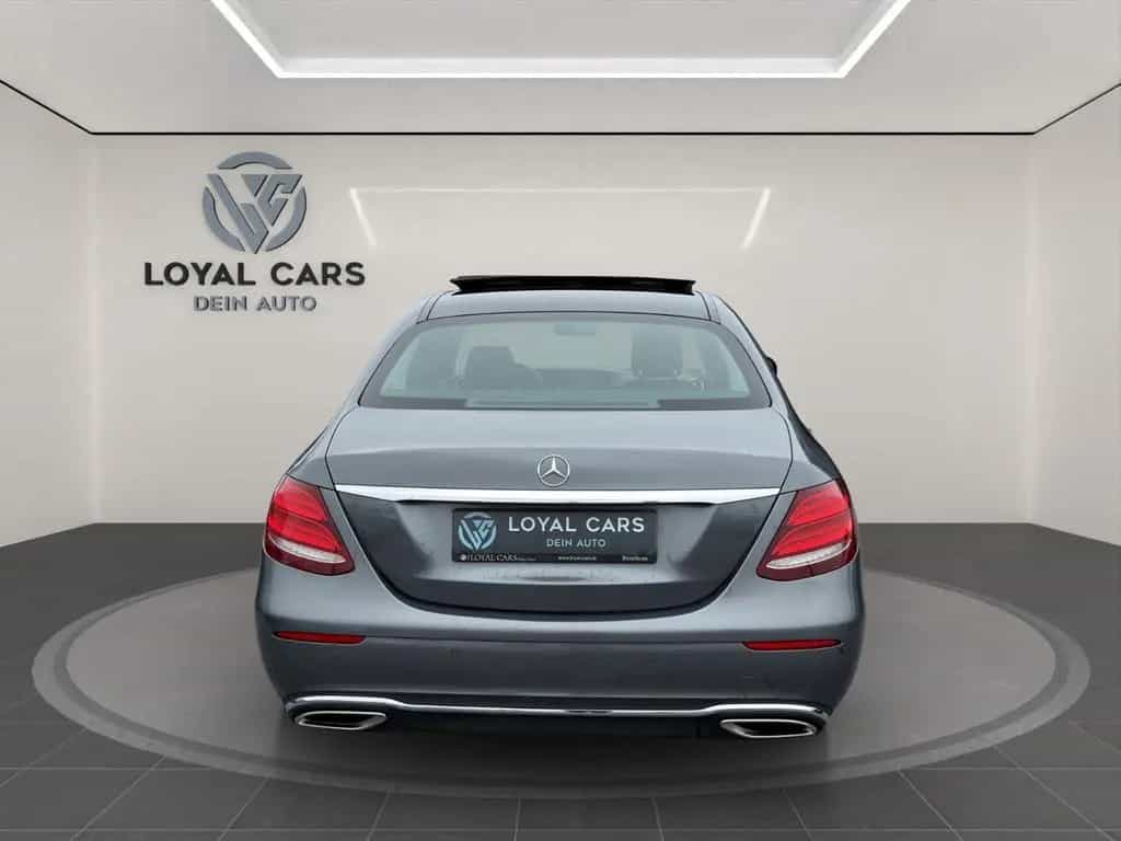 Mercedes-Benz E-Class 200 Lim*Widescreen*PANO*Mbeam*KAMERA*Dist+*Amb 07/2018-photo-8