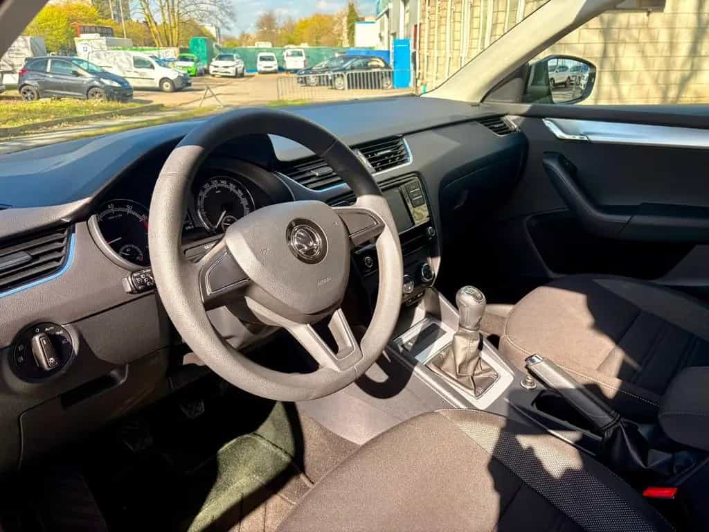 Skoda Octavia Lim. Ambition 06/2017-photo-9