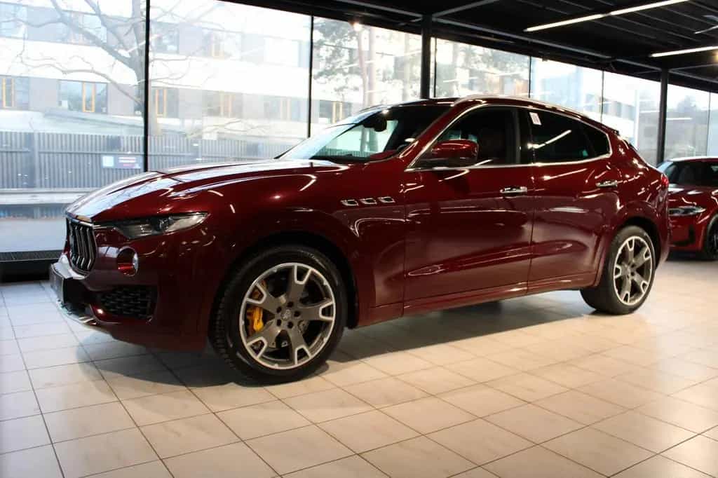 Maserati Levante SQ4 GranLusso ACC/Pano/B&W 06/2017-photo-1