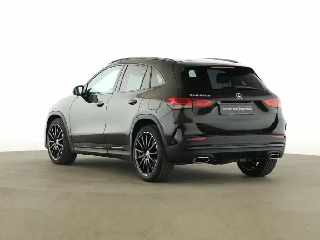 Mercedes-Benz GLA 220 d AMG+NIGHT+AHK+PANO+AMBI+LED+KAMERA+DAB 10/2022-photo-4