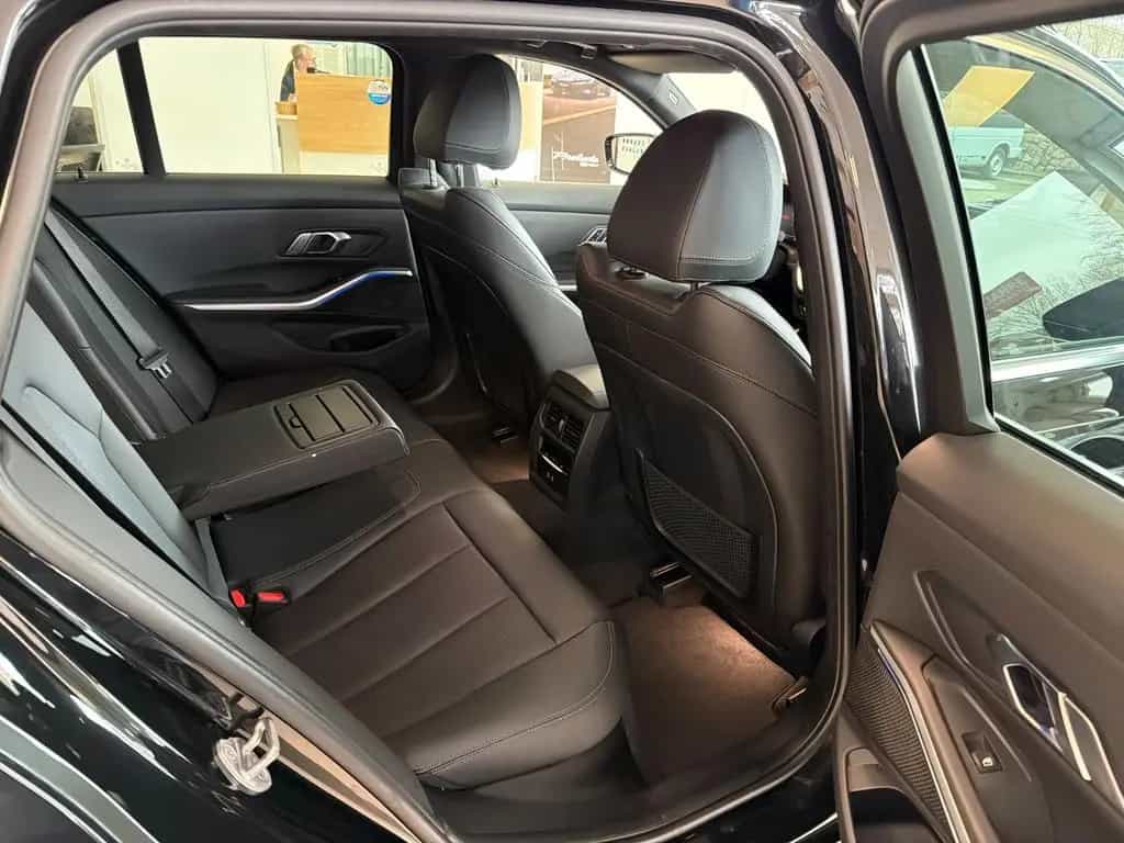 BMW 3 Series 320 3 Touring 320 d Luxury Line 03/2022-photo-12