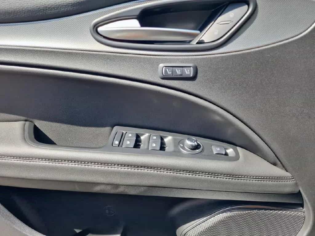 Alfa Romeo Stelvio Veloce Q4 280 Automatik *Navi*SHZ*Kamera 04/2023-photo-11