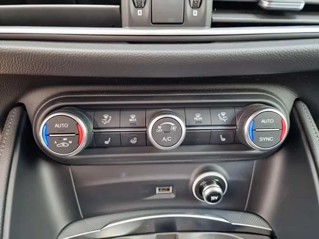 Alfa Romeo Stelvio Veloce Q4 280 Automatik *Navi*SHZ*Kamera 04/2023-photo-15