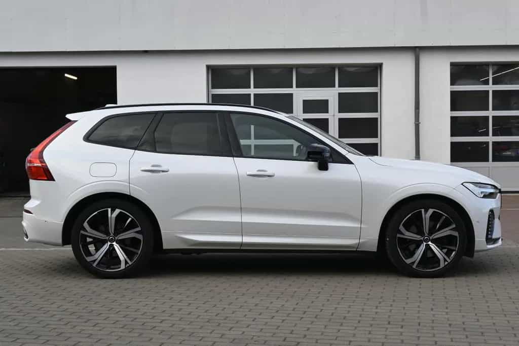 Volvo XC60 B4 Ultimate Dark AWD*LUFT*360°*SDTHZG*LED 02/2023-photo-10
