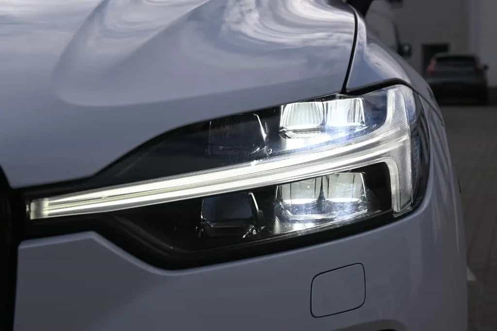 Volvo XC60 B4 Ultimate Dark AWD*LUFT*360°*SDTHZG*LED 02/2023-photo-13