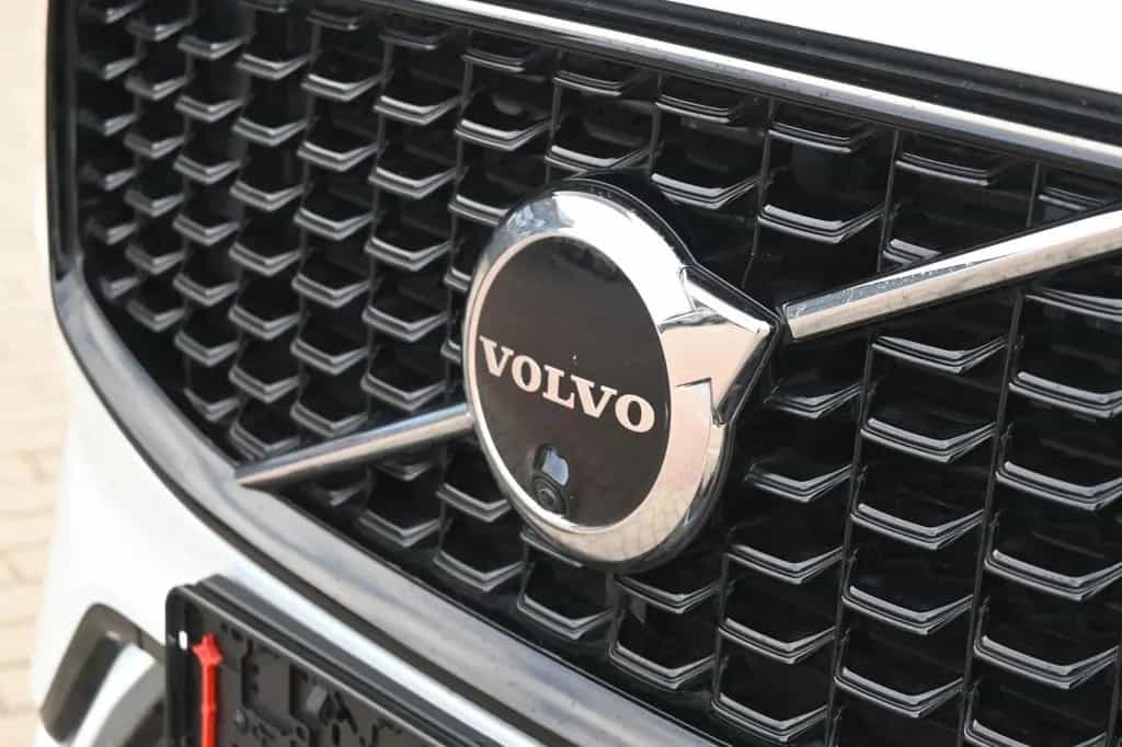 Volvo XC60 B4 Ultimate Dark AWD*LUFT*360°*SDTHZG*LED 02/2023-photo-15