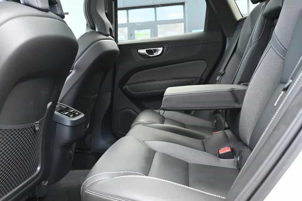 Volvo XC60 B4 Ultimate Dark AWD*LUFT*360°*SDTHZG*LED 02/2023-photo-23