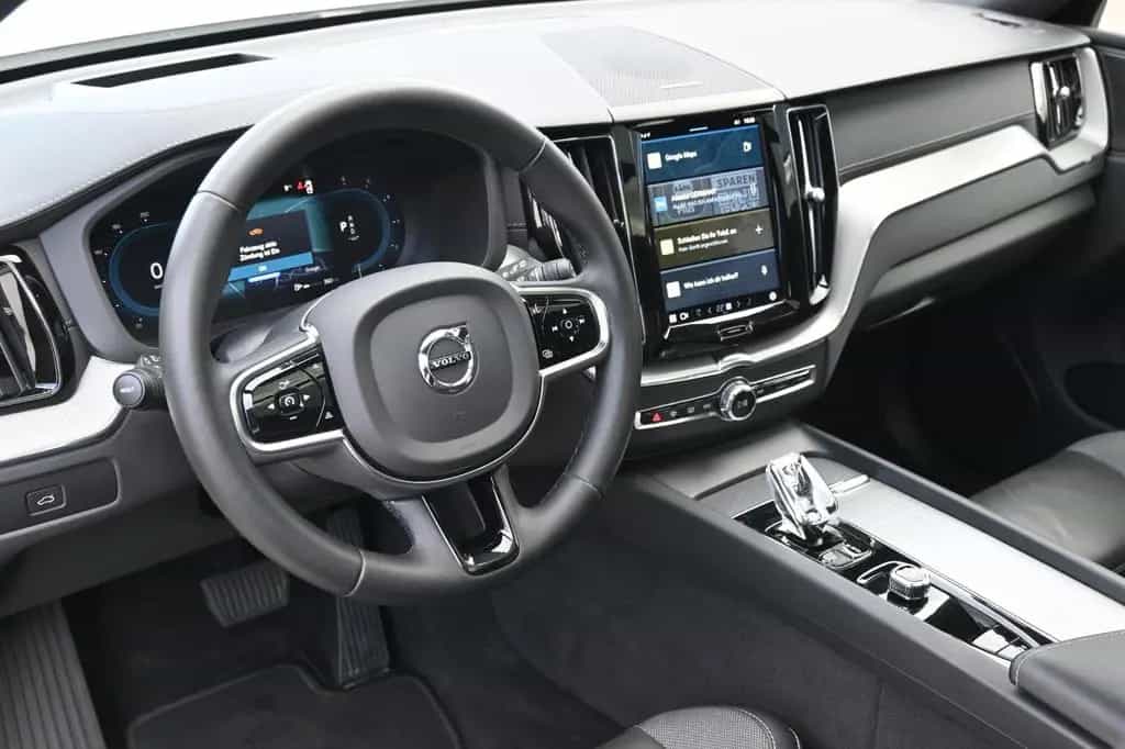 Volvo XC60 B4 Ultimate Dark AWD*LUFT*360°*SDTHZG*LED 02/2023-photo-24