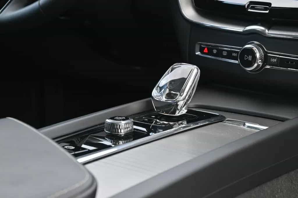 Volvo XC60 B4 Ultimate Dark AWD*LUFT*360°*SDTHZG*LED 02/2023-photo-29