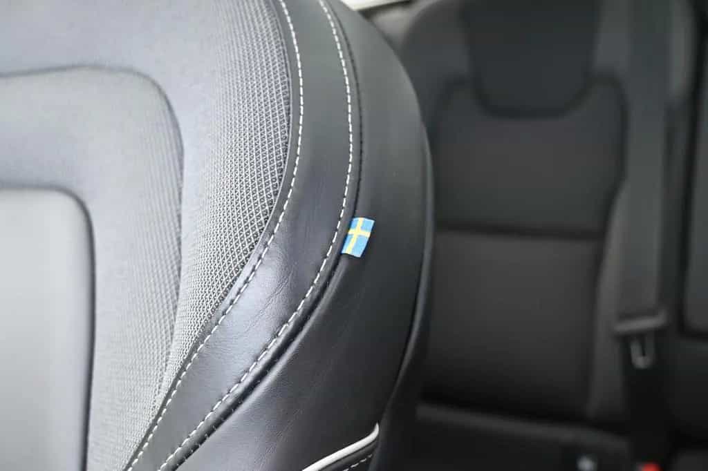 Volvo XC60 B4 Ultimate Dark AWD*LUFT*360°*SDTHZG*LED 02/2023-photo-33