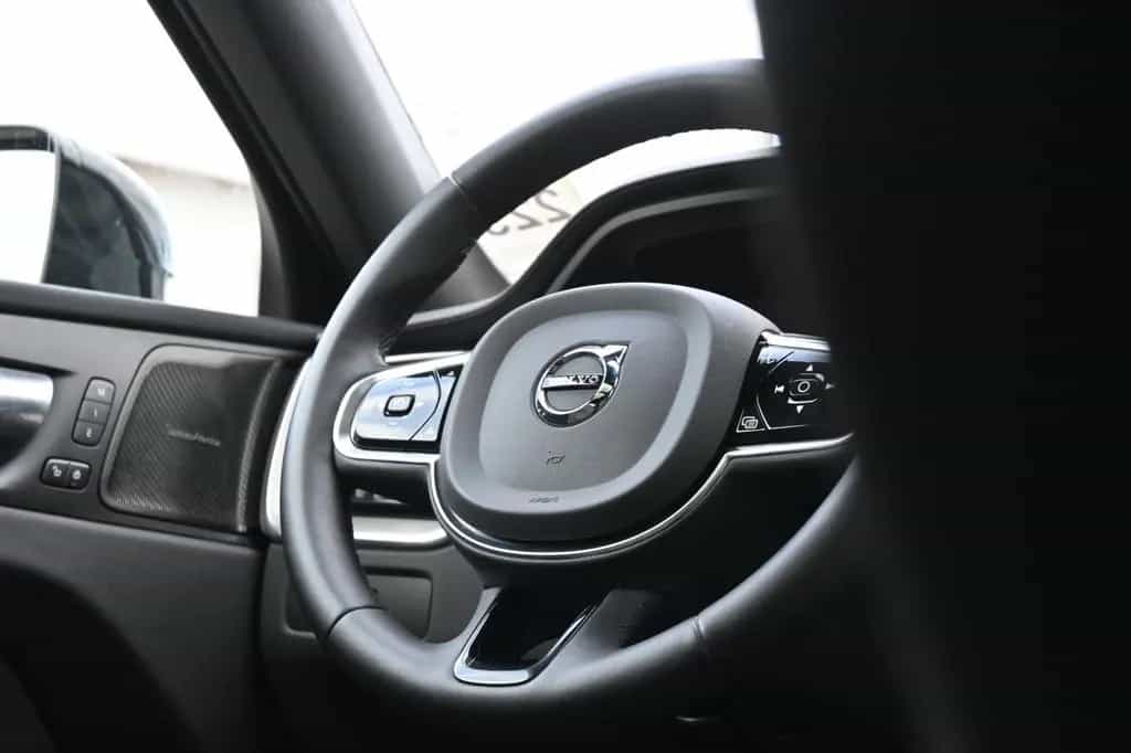 Volvo XC60 B4 Ultimate Dark AWD*LUFT*360°*SDTHZG*LED 02/2023-photo-44