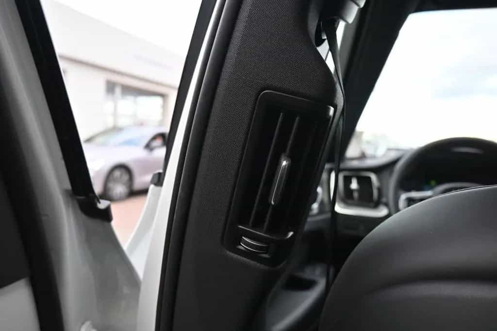 Volvo XC60 B4 Ultimate Dark AWD*LUFT*360°*SDTHZG*LED 02/2023-photo-46