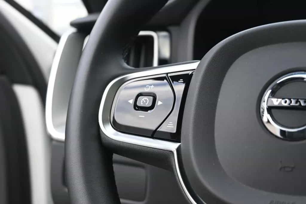 Volvo XC60 B4 Ultimate Dark AWD*LUFT*360°*SDTHZG*LED 02/2023-photo-48