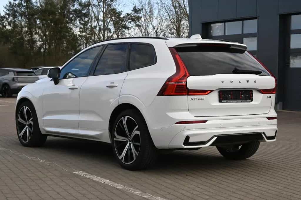 Volvo XC60 B4 Ultimate Dark AWD*LUFT*360°*SDTHZG*LED 02/2023-photo-5