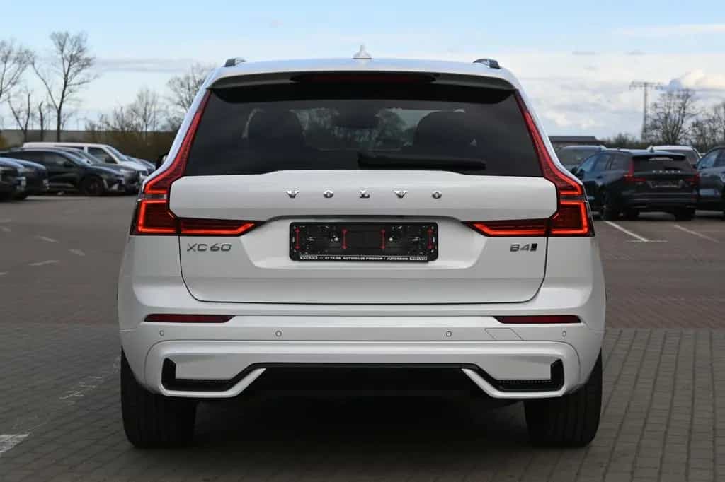 Volvo XC60 B4 Ultimate Dark AWD*LUFT*360°*SDTHZG*LED 02/2023-photo-6