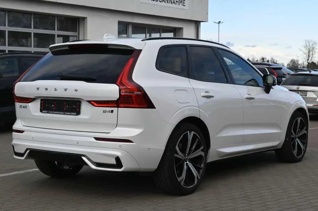 Volvo XC60 B4 Ultimate Dark AWD*LUFT*360°*SDTHZG*LED 02/2023-photo-7