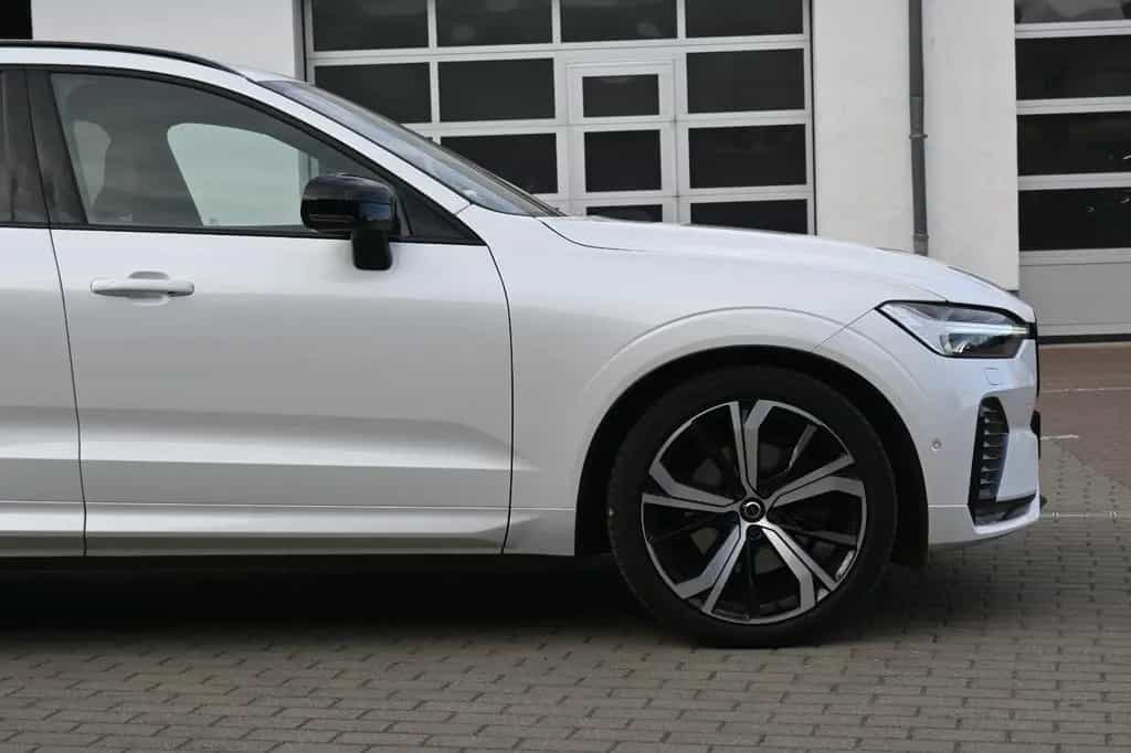 Volvo XC60 B4 Ultimate Dark AWD*LUFT*360°*SDTHZG*LED 02/2023-photo-9