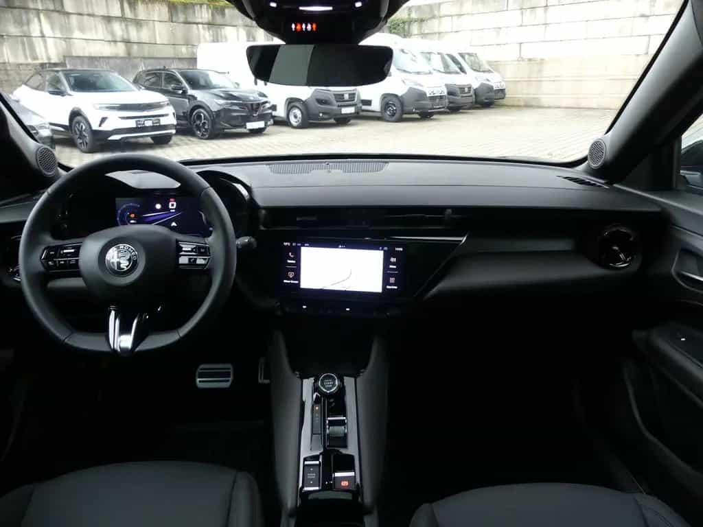 Alfa Romeo Junior IBRIDA Q4 TI 1.2 VGT 145PS DCT6 SCHIEBEDA 05/2026-photo-14