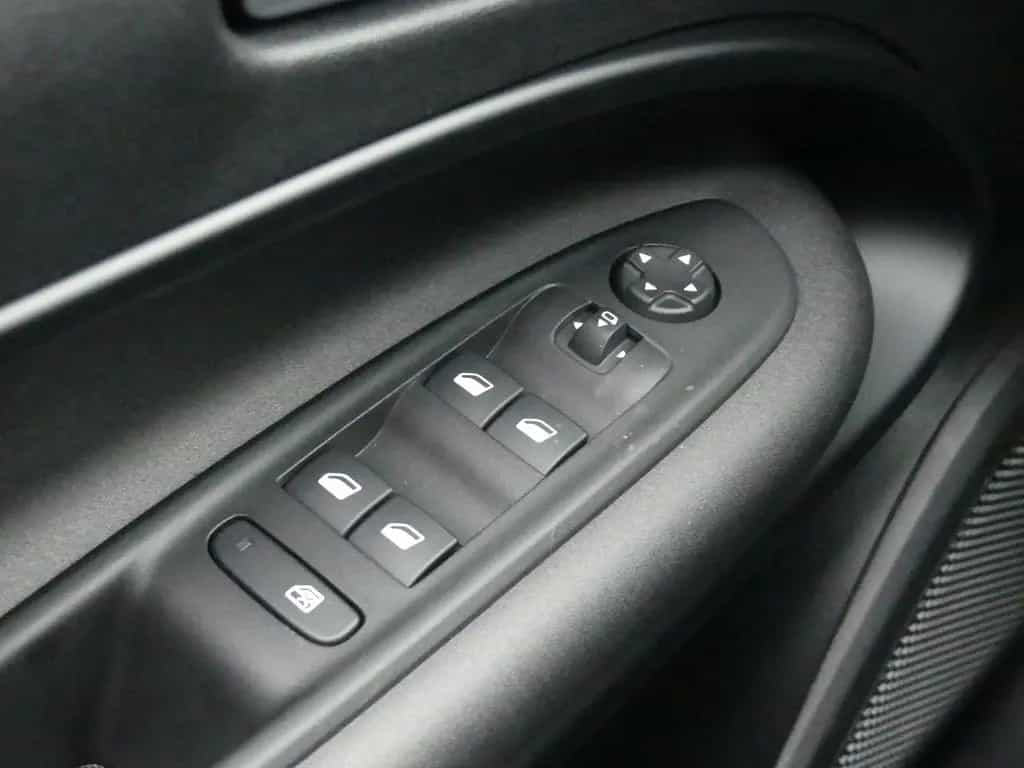 Alfa Romeo Junior IBRIDA Q4 TI 1.2 VGT 145PS DCT6 SCHIEBEDA 05/2026-photo-17