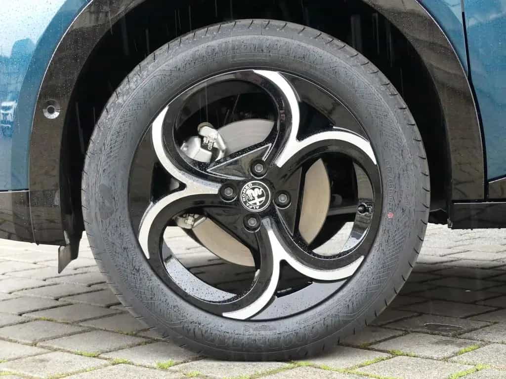 Alfa Romeo Junior IBRIDA Q4 TI 1.2 VGT 145PS DCT6 SCHIEBEDA 05/2026-photo-38
