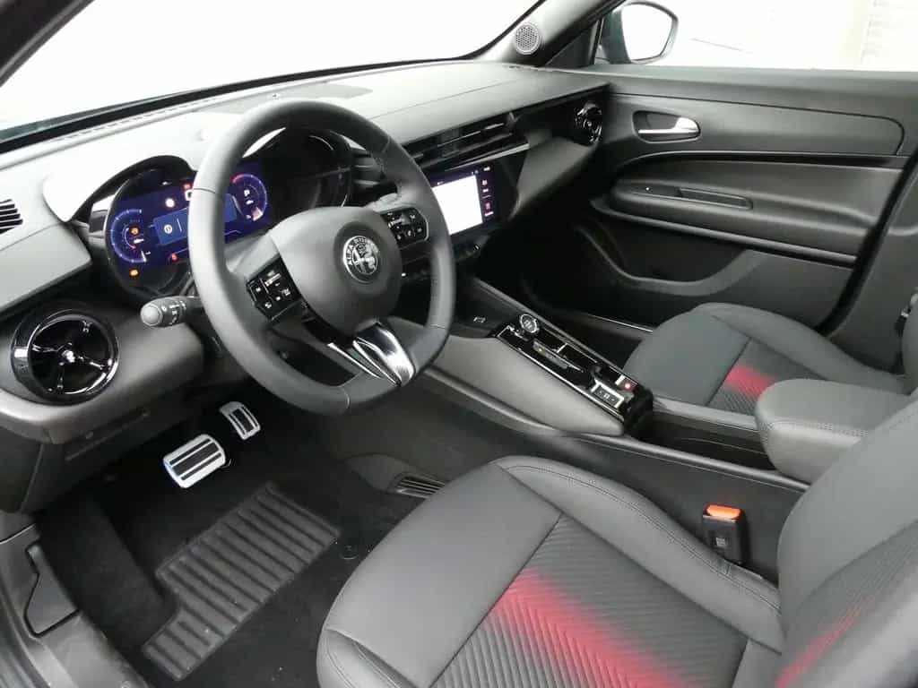 Alfa Romeo Junior IBRIDA Q4 TI 1.2 VGT 145PS DCT6 SCHIEBEDA 05/2026-photo-9