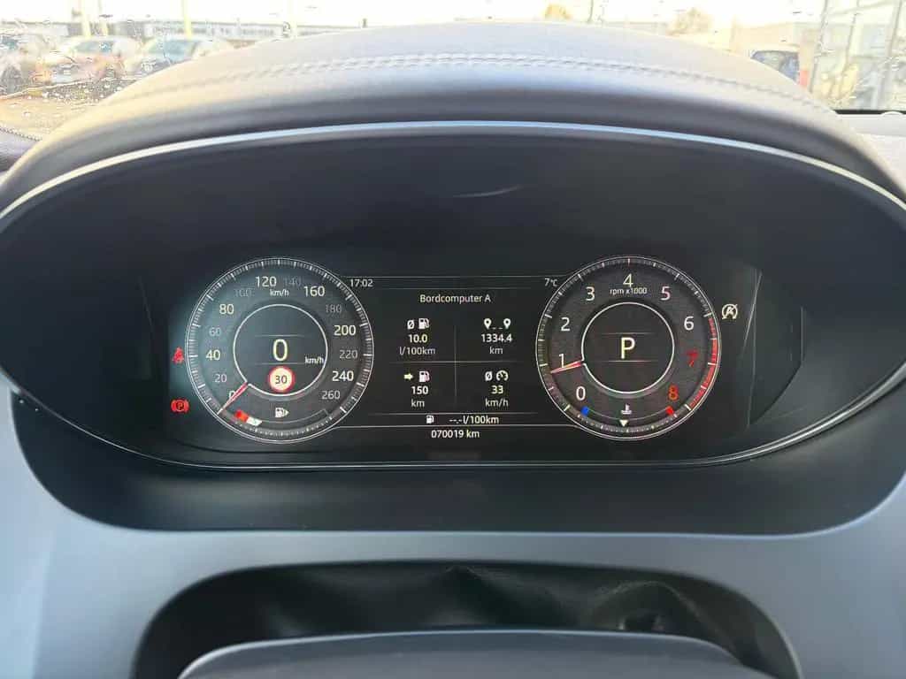 Jaguar E-Pace E-PACE R-Dynamic SE AWD AWR Standheizung 08/2020-photo-8