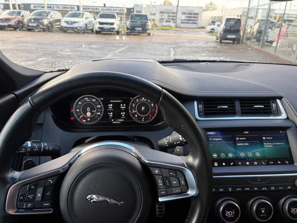Jaguar E-Pace E-PACE R-Dynamic SE AWD AWR Standheizung 08/2020-photo-9