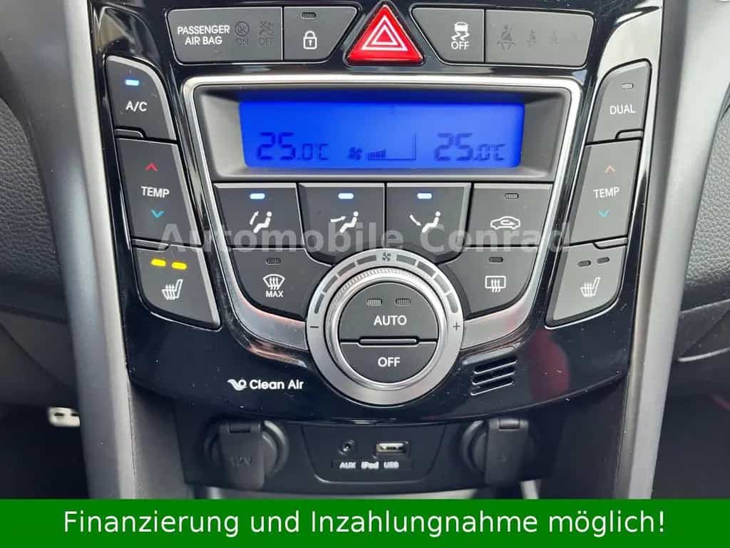 Hyundai i30 Turbo Panoramadach/Lenkradheizung/Tempomat 06/2015-photo-27