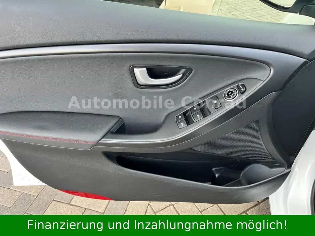 Hyundai i30 Turbo Panoramadach/Lenkradheizung/Tempomat 06/2015-photo-31