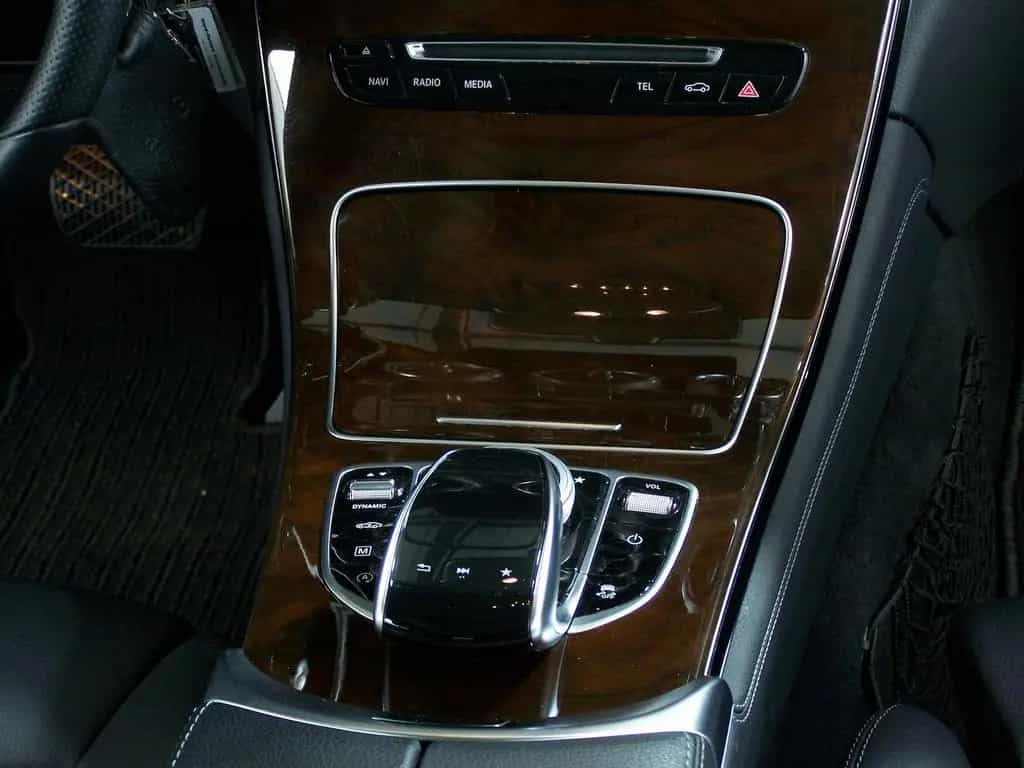 Mercedes-Benz GLC 250 4Matic PANORAM+KAM+LED+AMBIENT+DISTR 10/2017-photo-11
