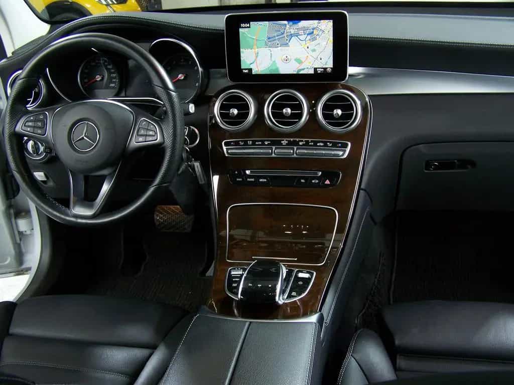 Mercedes-Benz GLC 250 4Matic PANORAM+KAM+LED+AMBIENT+DISTR 10/2017-photo-12
