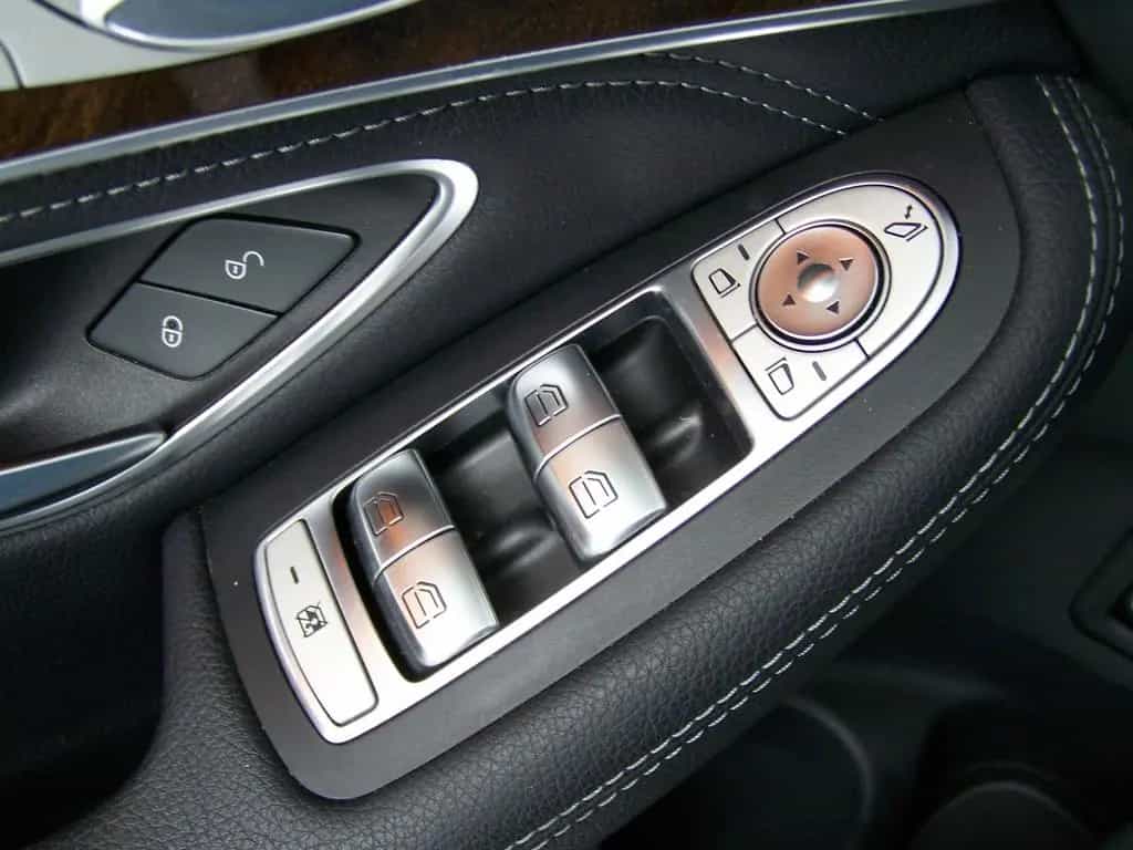 Mercedes-Benz GLC 250 4Matic PANORAM+KAM+LED+AMBIENT+DISTR 10/2017-photo-8