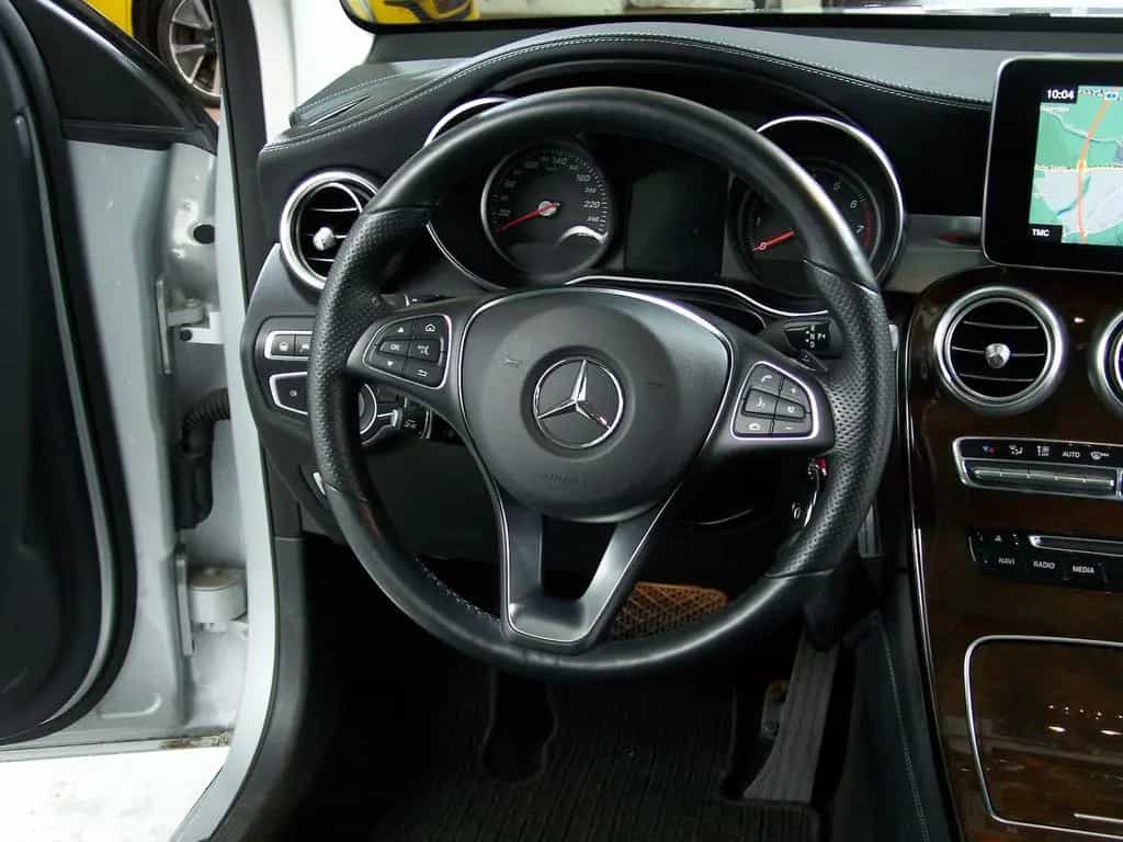 Mercedes-Benz GLC 250 4Matic PANORAM+KAM+LED+AMBIENT+DISTR 10/2017-photo-9