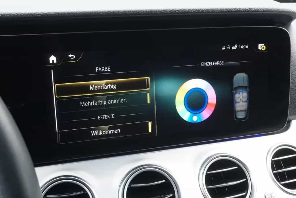 Mercedes-Benz E 220 Td AMG Widecreen 360°Kamera SHZ Multibeam 04/2021-photo-24