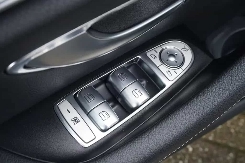 Mercedes-Benz E 220 Td AMG Widecreen 360°Kamera SHZ Multibeam 04/2021-photo-28