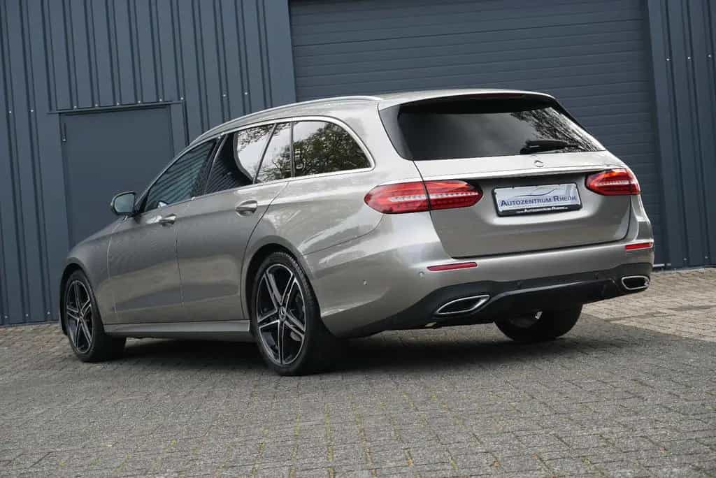 Mercedes-Benz E 220 Td AMG Widecreen 360°Kamera SHZ Multibeam 04/2021-photo-4