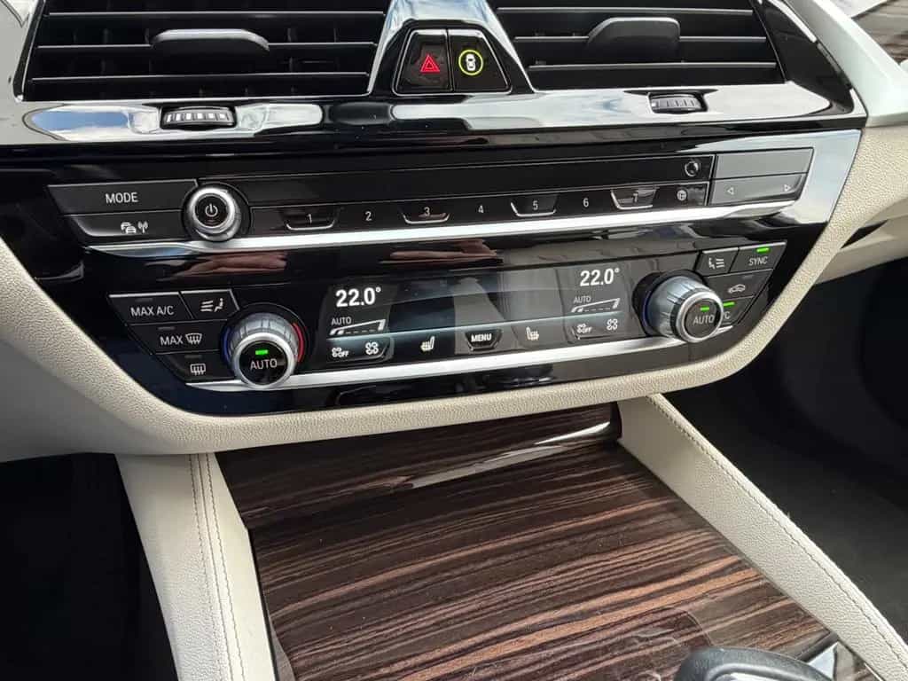 BMW 5 Series 520 d Lim. xDrive Luxury Line Laser/Leder/HUD 07/2022-photo-10
