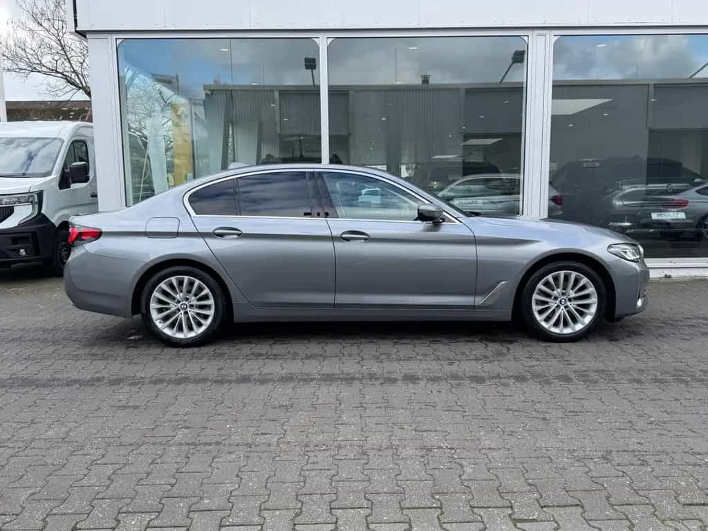 BMW 5 Series 520 d Lim. xDrive Luxury Line Laser/Leder/HUD 07/2022-photo-3