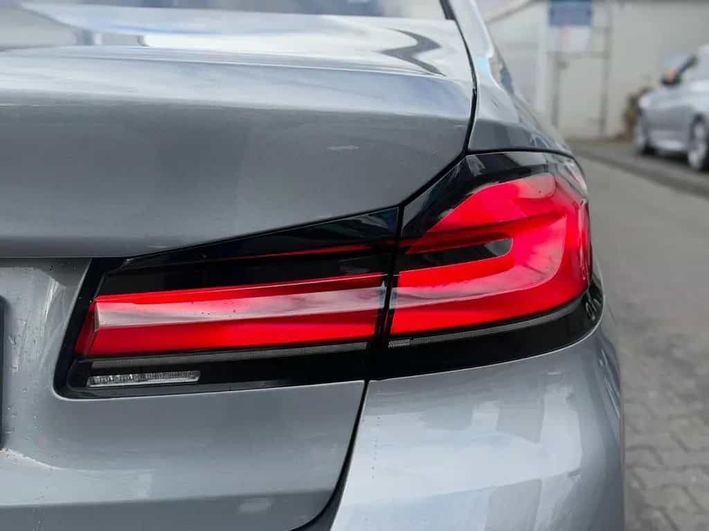 BMW 5 Series 520 d Lim. xDrive Luxury Line Laser/Leder/HUD 07/2022-photo-4