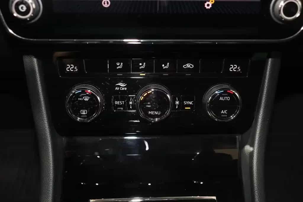 Skoda Superb Combi Ambition 1.4 TSI NAVI*SMARTLINK*ACC 06/2018-photo-16