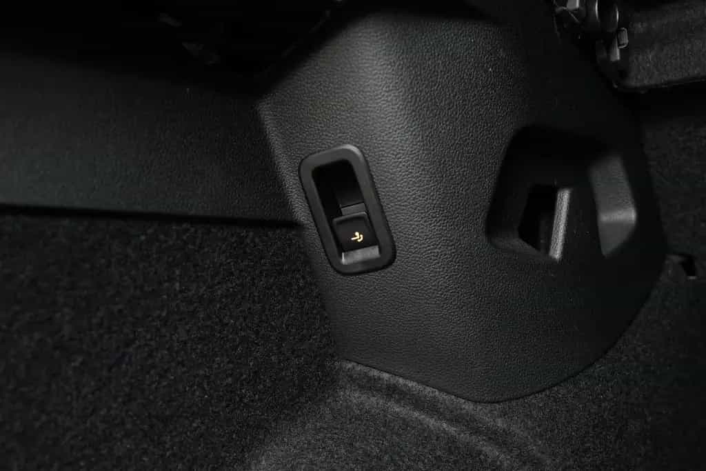 Volkswagen Golf 1.5TSI Life AHK DCC HKardon StdHz Memory 01/2023-photo-22