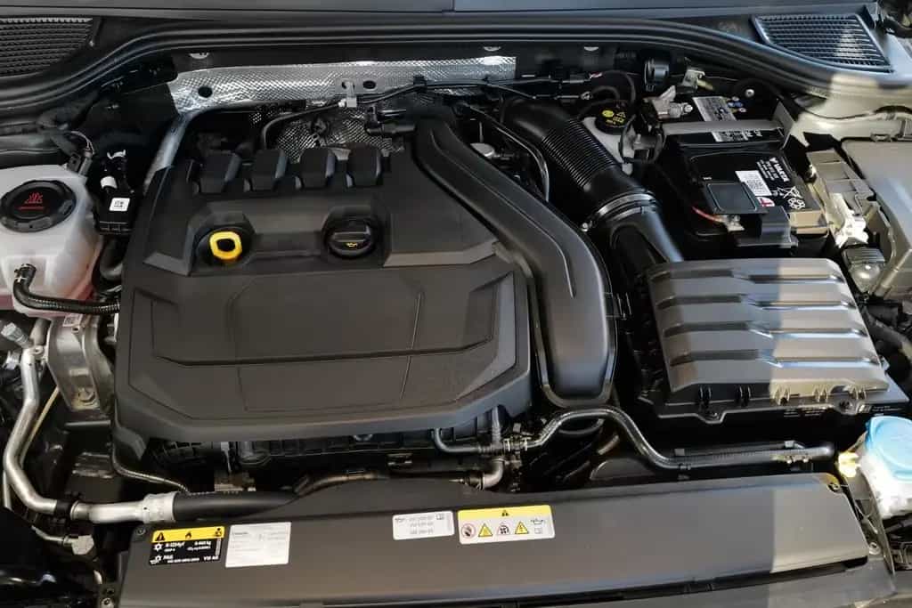 Volkswagen Golf 1.5TSI Life AHK DCC HKardon StdHz Memory 01/2023-photo-25