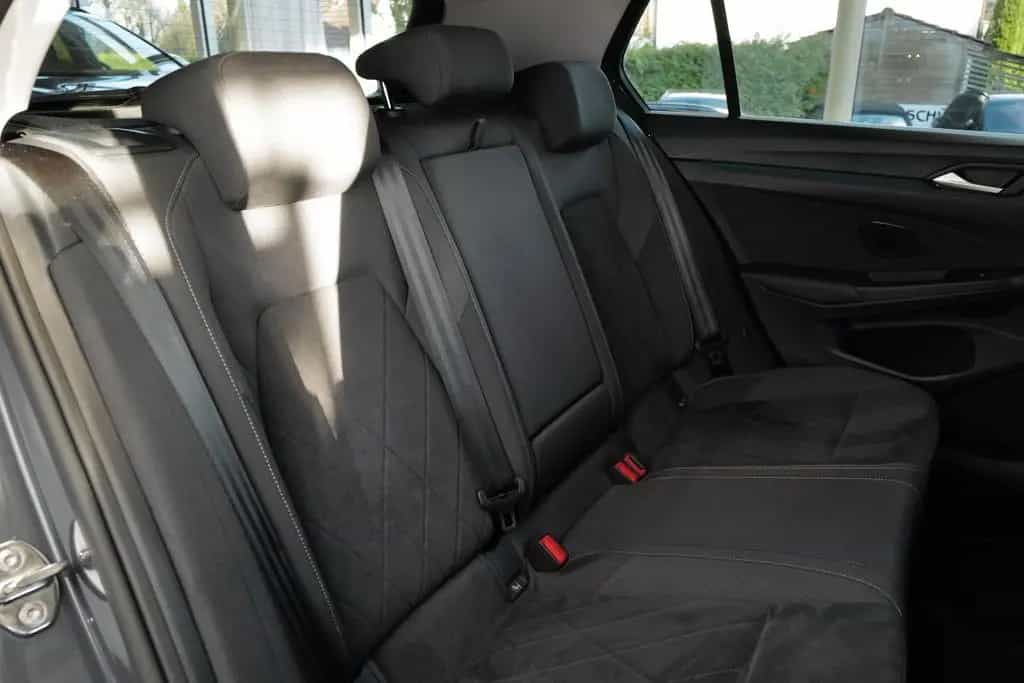 Volkswagen Golf 1.5TSI Life AHK DCC HKardon StdHz Memory 01/2023-photo-7