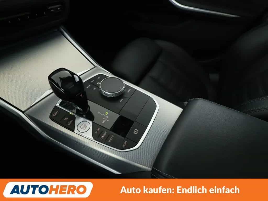 BMW 3 Series 320i Sport Line Aut.*NAVI*LED*TEMPO*CAM*PDC*SHZ* 03/2021-photo-24