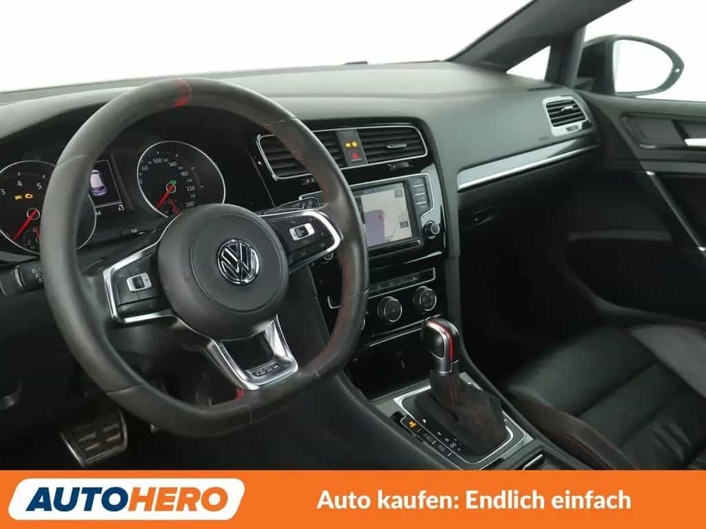 Volkswagen Golf 04/2016-photo-10