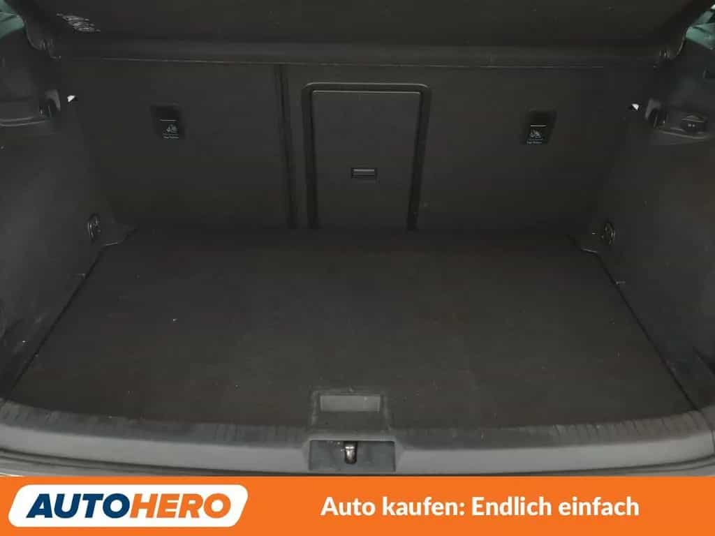 Volkswagen Golf 04/2016-photo-17